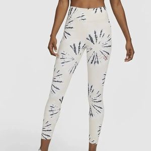 Nike One Luxe Resort Mid-Rise 7/8 Leggings - Ivory Pearl